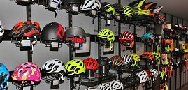 auch jede Menge bunte Helme... (Foto: eldorado-ndh.de)